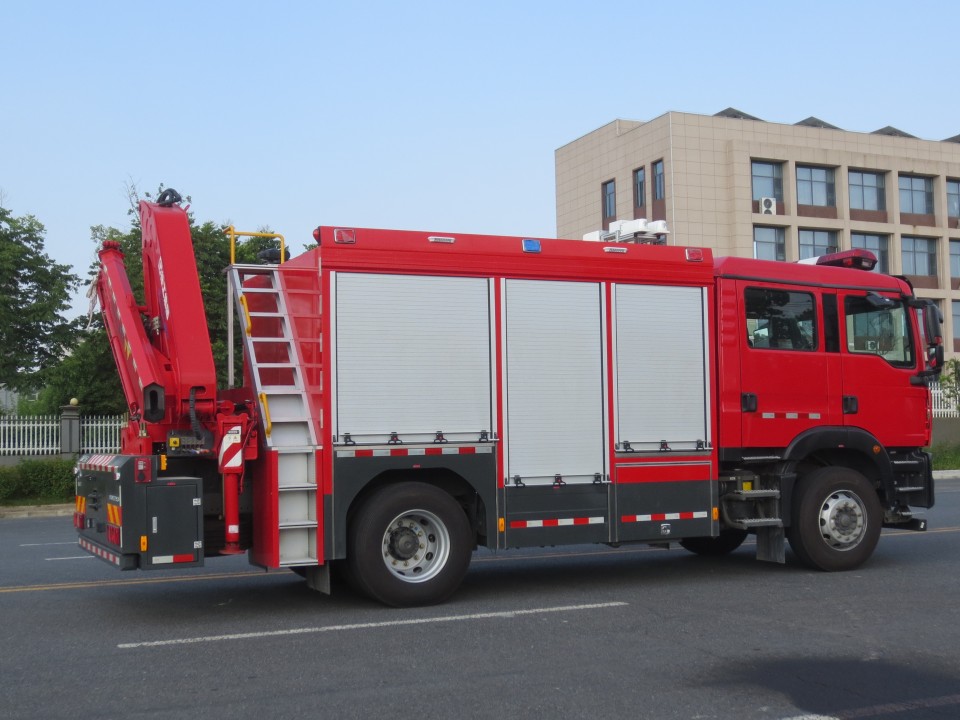 汕德卡搶險(xiǎn)救援消防車圖片