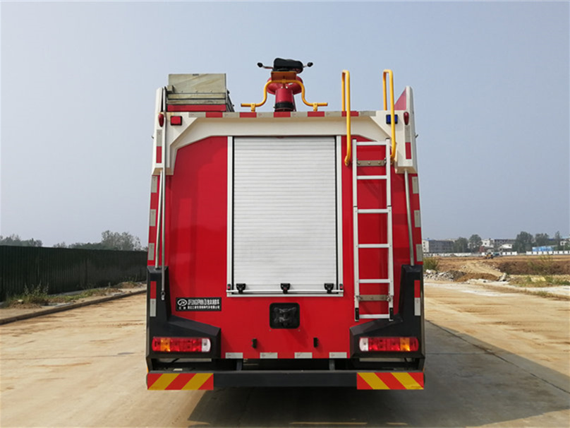 豪沃單橋泡沫消防車(chē)（8噸）圖片